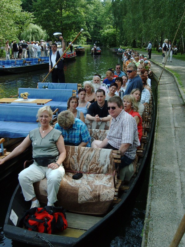 Spree_Warten_auf_die_Abfahrt_zur_Spreefahrt.jpg