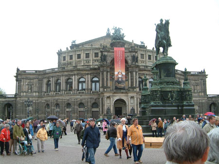 Dresden_Semperoper_1.jpg